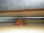 pirámide debajo de la cama